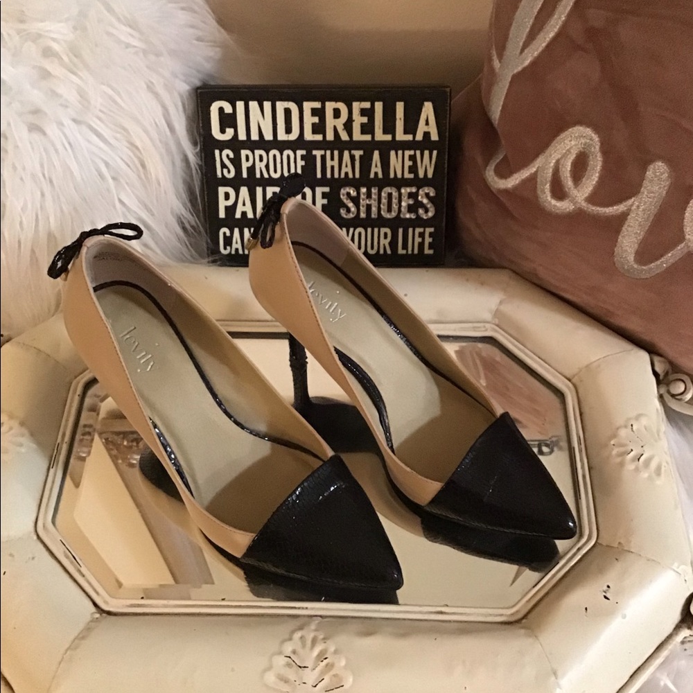 Levity Jalone Two-toned Pumps Size 6.5